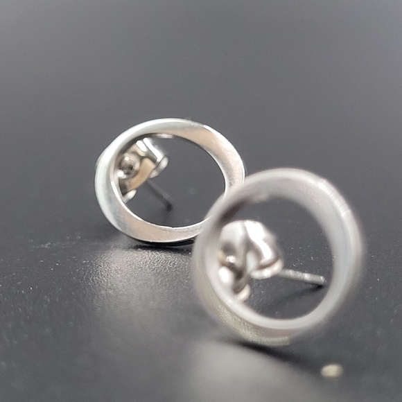 Classic silver oval stud earrings by Dazzling Rock. - Picture 8 of 10